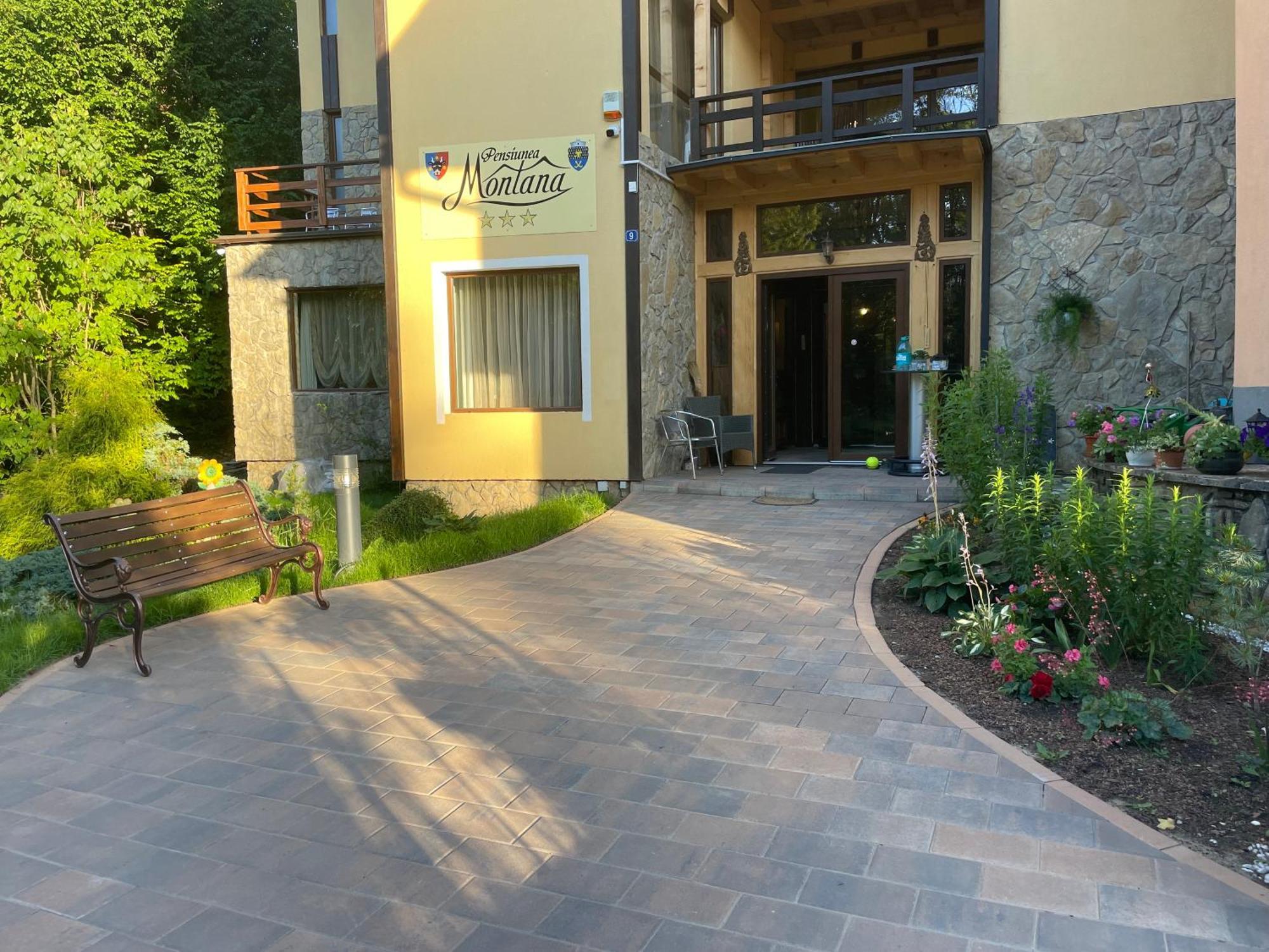 Montana Hotel Sucevita Bagian luar foto