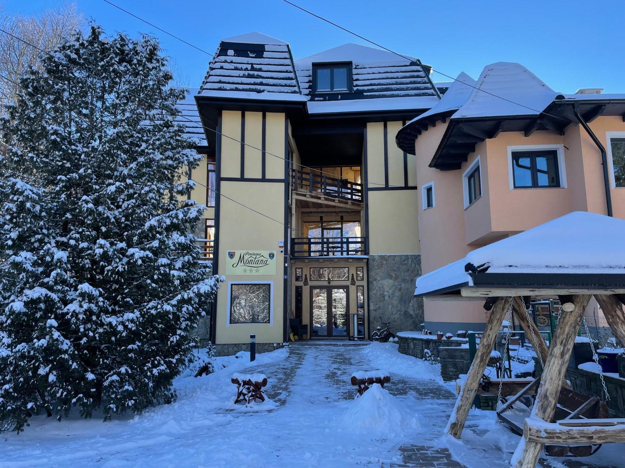 Montana Hotel Sucevita Bagian luar foto