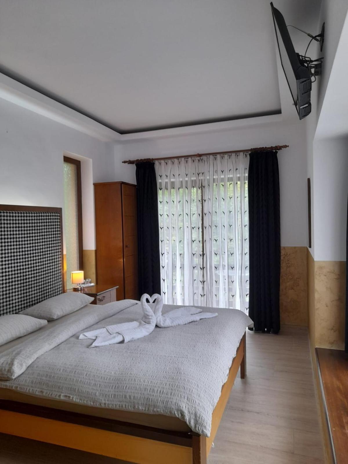 Montana Hotel Sucevita Bagian luar foto