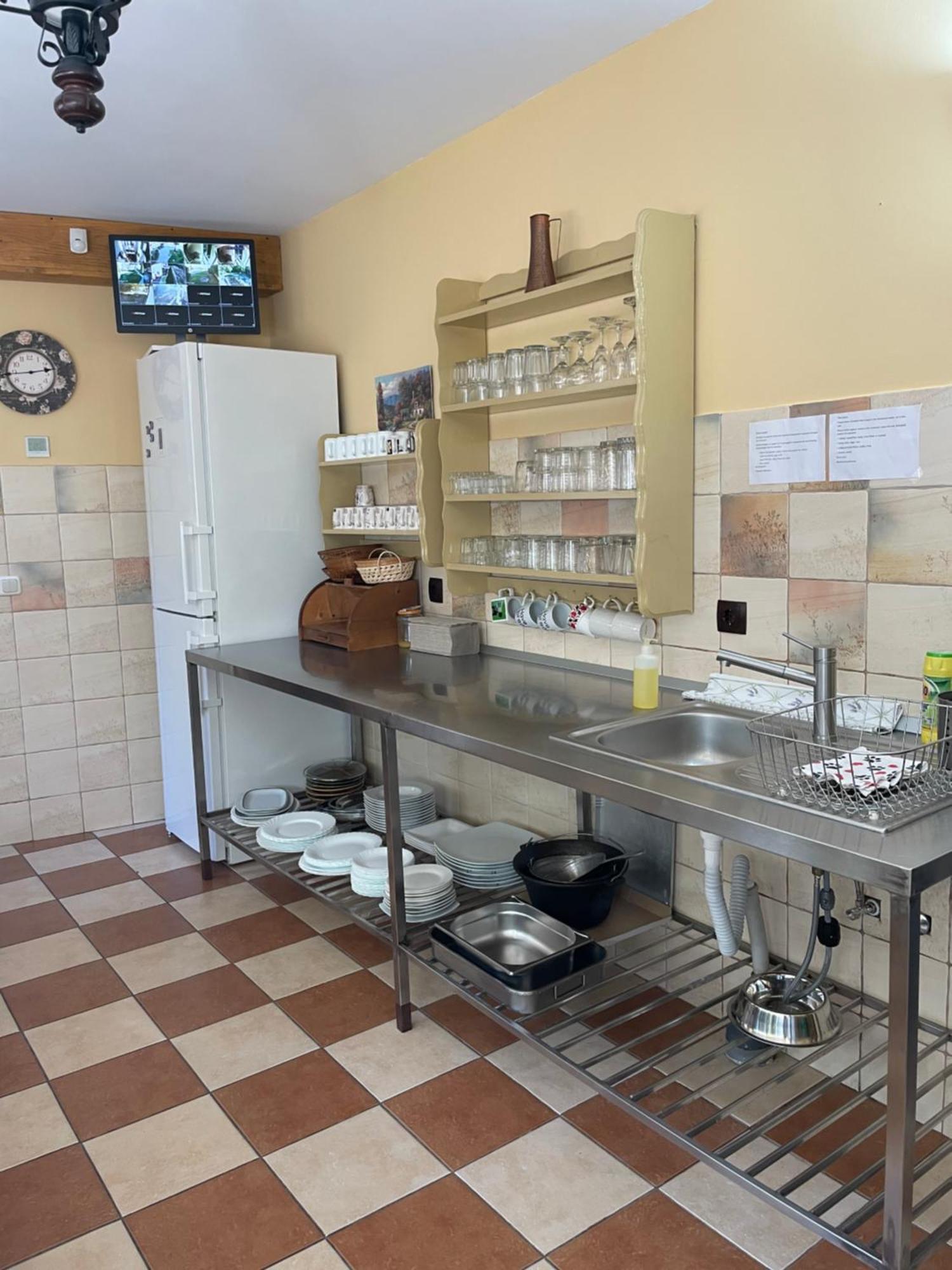 Montana Hotel Sucevita Bagian luar foto
